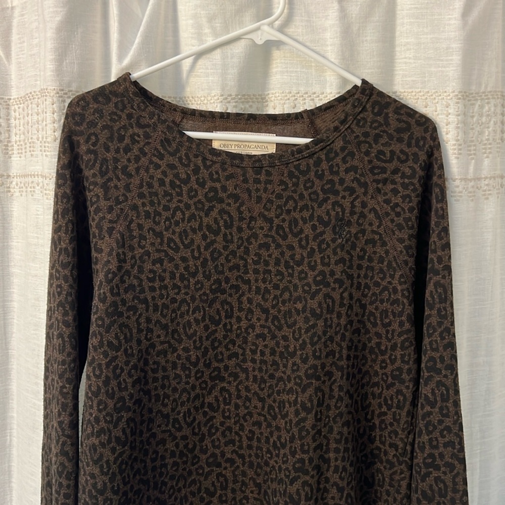 Brown/black Leopard, longsleeve, lightweight. Brand:Obey Propaganda. Size:Medium